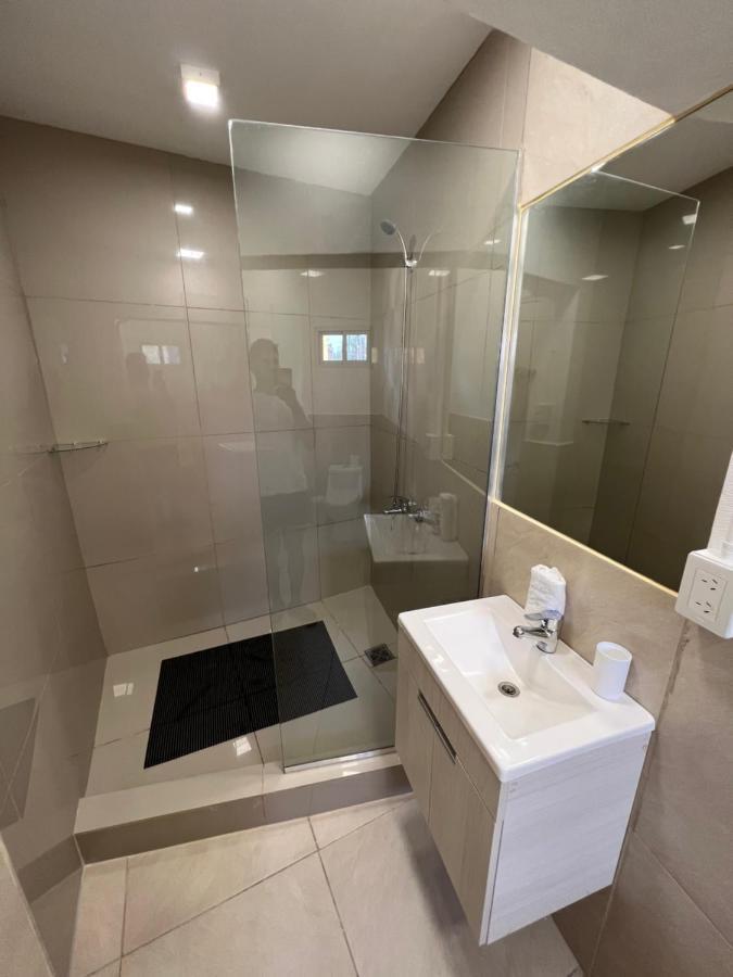 Urbana Premium Suites Apartamentos De Categoria Parking Privado - Seguridad - Sanatorio Allende - Hospital Privado - Estadio Kempes - Universidad Siglo 21 - Complejo Ferial Cordoba - Quorum - Aeropuerto Internacional Taravella Exterior photo