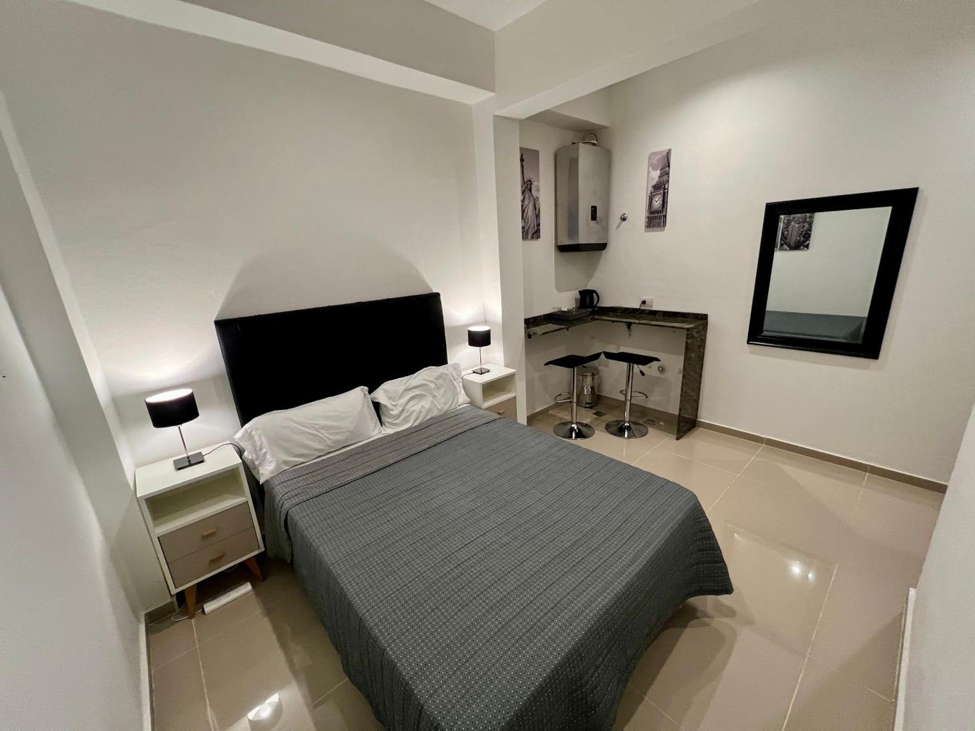 Urbana Premium Suites Apartamentos De Categoria Parking Privado - Seguridad - Sanatorio Allende - Hospital Privado - Estadio Kempes - Universidad Siglo 21 - Complejo Ferial Cordoba - Quorum - Aeropuerto Internacional Taravella Exterior photo