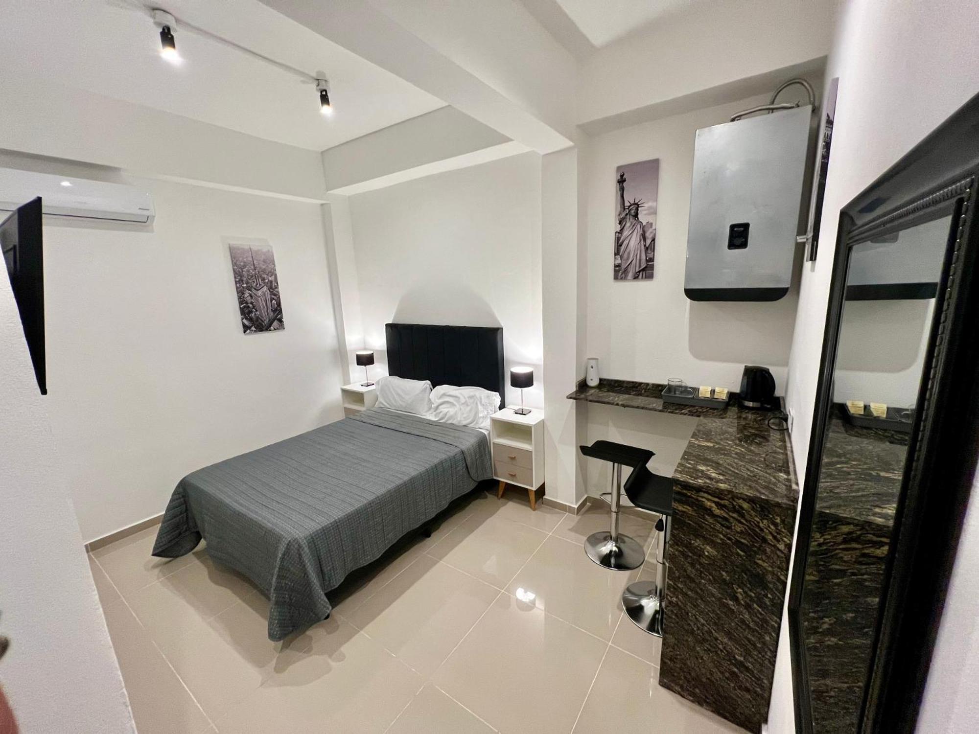 Urbana Premium Suites Apartamentos De Categoria Parking Privado - Seguridad - Sanatorio Allende - Hospital Privado - Estadio Kempes - Universidad Siglo 21 - Complejo Ferial Cordoba - Quorum - Aeropuerto Internacional Taravella Exterior photo