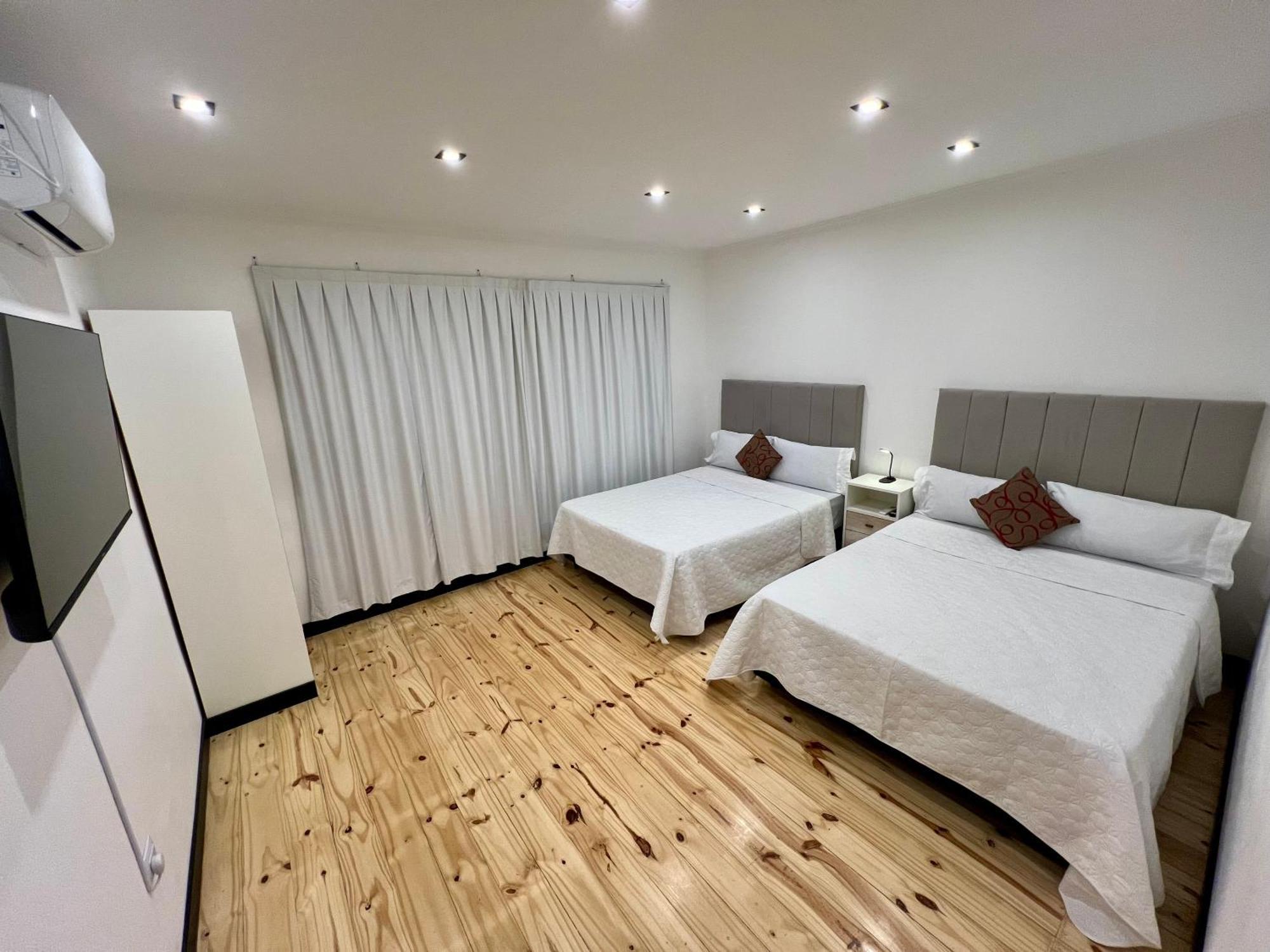Urbana Premium Suites Apartamentos De Categoria Parking Privado - Seguridad - Sanatorio Allende - Hospital Privado - Estadio Kempes - Universidad Siglo 21 - Complejo Ferial Cordoba - Quorum - Aeropuerto Internacional Taravella Exterior photo