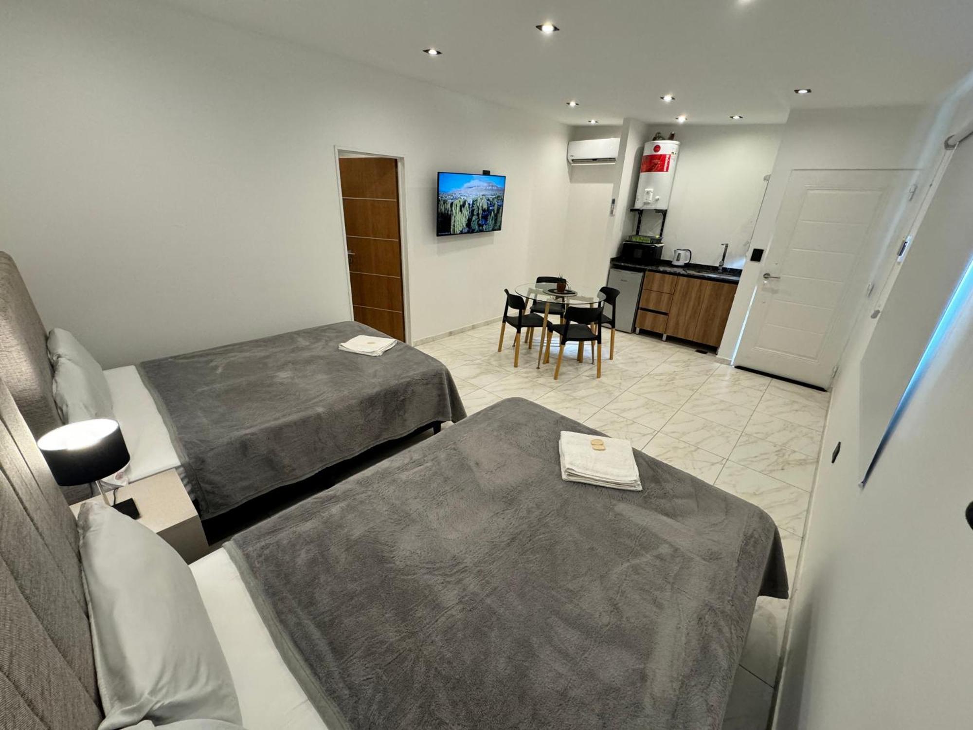 Urbana Premium Suites Apartamentos De Categoria Parking Privado - Seguridad - Sanatorio Allende - Hospital Privado - Estadio Kempes - Universidad Siglo 21 - Complejo Ferial Cordoba - Quorum - Aeropuerto Internacional Taravella Exterior photo