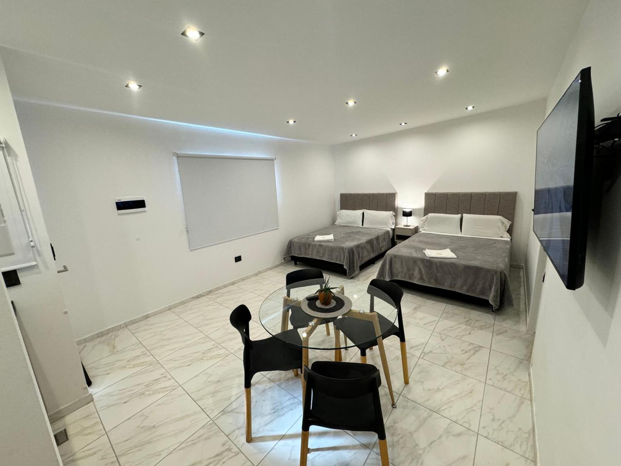 Urbana Premium Suites Apartamentos De Categoria Parking Privado - Seguridad - Sanatorio Allende - Hospital Privado - Estadio Kempes - Universidad Siglo 21 - Complejo Ferial Cordoba - Quorum - Aeropuerto Internacional Taravella Exterior photo